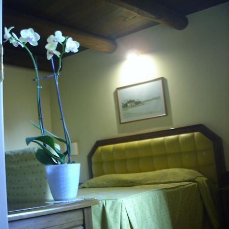 Chiara E Benedetta Villa Degli Ulivi Orvieto Ruang foto