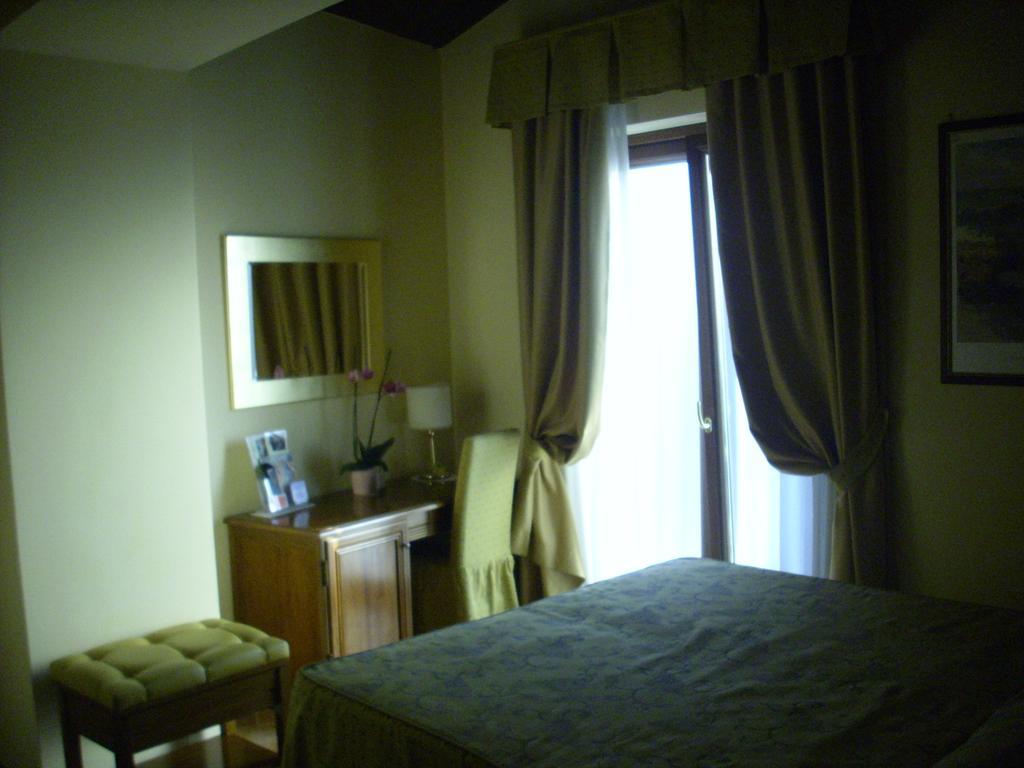 Chiara E Benedetta Villa Degli Ulivi Orvieto Ruang foto